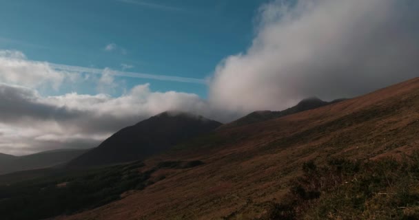 Vidéo Époustouflante Crête Montagneuse Brandon Avec Nuages Ombres Irlande — Video