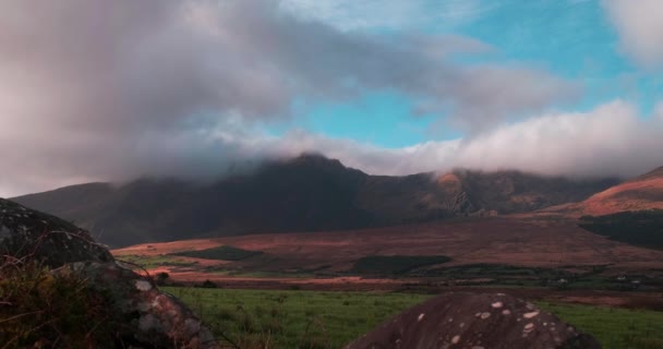 Vidéo Époustouflante Crête Montagneuse Brandon Avec Nuages Ombres Irlande — Video
