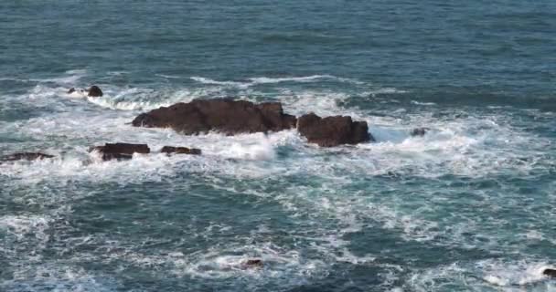 Vidéo Spectaculaire Côte Atlantique Avec Des Rochers Des Falaises Des — Video