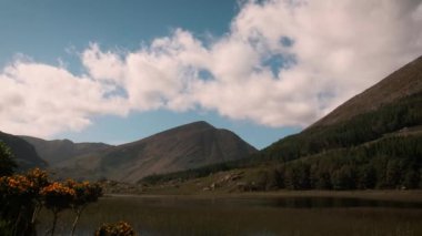 İrlanda 'daki Kerry Dağları' nın manzara ve resimli 4K zaman aşımı videosu