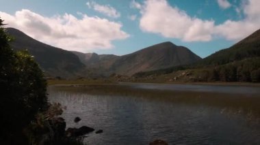 İrlanda 'daki Kerry Dağları' nın manzara ve resimli 4K zaman aşımı videosu