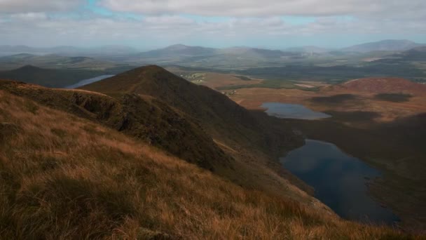 Kerry Dağlarının Yukarıdan Çekilmiş Hızlandırılmış Videosu — Stok video
