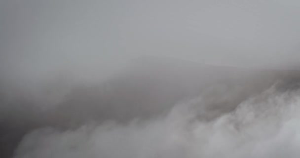 Драматичное Видео Time Lapse Горами Керри Штормовую Погоду Текучими Облаками — стоковое видео