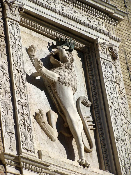 Details of architecture historical buildings. Italy. stone mask. — Stock Photo, Image