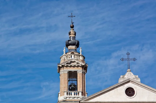 Podrobnosti o architektury historických budov. Itálie. kamenná maska. — Stock fotografie