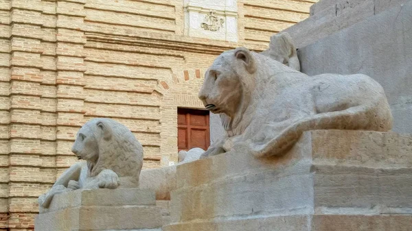 Details of architecture historical buildings. Italy. stone mask. — Stock Photo, Image