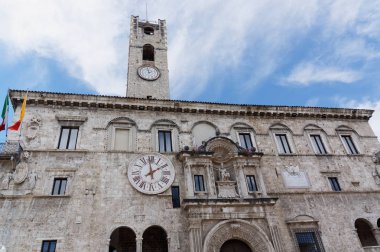 Ayrıntıları mimarisi, İtalya'nın tarihi binalar. Ascoli Piceno. Marche.