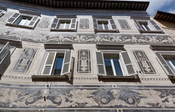 Détails de l'architecture, bâtiments historiques de l'Italie. Ascoli Piceno. Marches . — Photo
