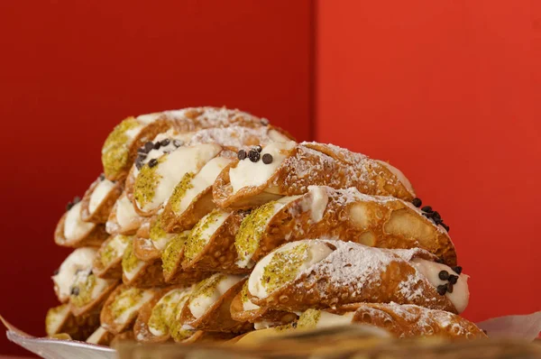 Cuisine italienne pâtisserie dessert sucré Cannoli Sicilien — Photo