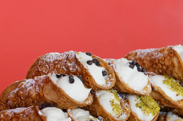 Cuisine italienne pâtisserie dessert sucré Cannoli Sicilien — Photo