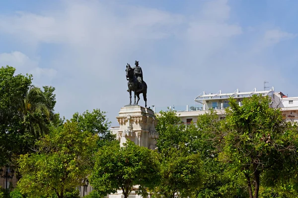 Historische Gebäude und Denkmäler von Sevilla, Spanien. Architektonische Details, Steinfassade. — Stockfoto