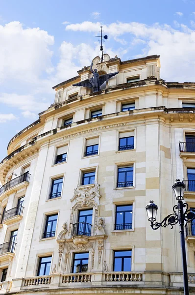 Historické budovy a Památky v Seville, Španělsko. Architektonické detaily, kamenné fasády. — Stock fotografie