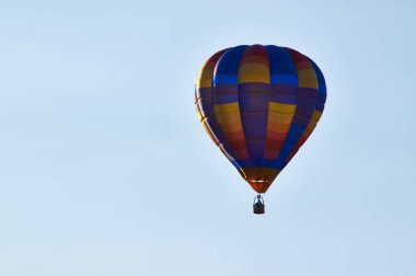 Balon ve dağların Panoraması yürüme.