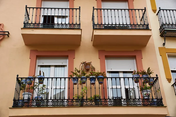 Edificios históricos y monumentos de Sevilla, España. Estilos arquitectónicos españoles de gótico y mudéjar, barroco —  Fotos de Stock