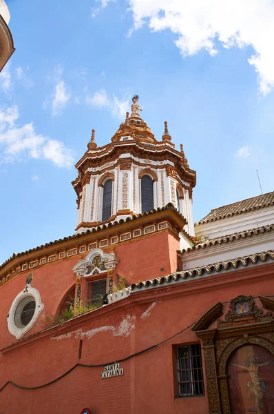 Historické budovy a Památky v Seville, Španělsko. Španělské architektonické styly Gothic. Santa Catalina — Stock fotografie