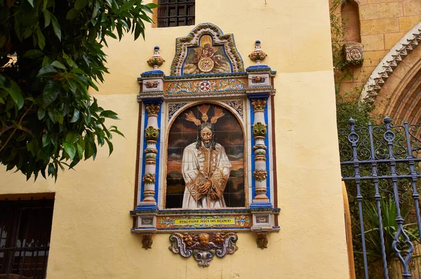 Historické budovy a Památky v Seville, Španělsko. Španělské architektonické styly Gothic. San Juan de la Palma. — Stock fotografie