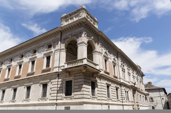 Details der Architektur, historische Gebäude Italiens. ascoli piceno. Marsch. — Stockfoto