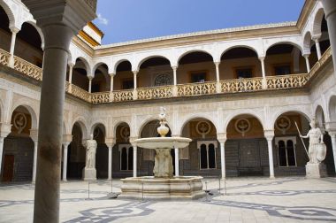 İspanya, Sevilla 'nın tarihi binaları ve anıtları. Gotik ve Mudejar, Barok 'un İspanyol mimari tarzları