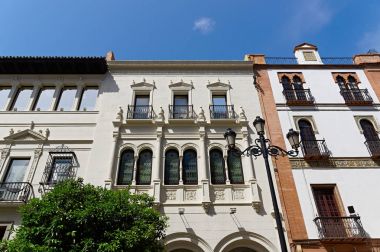 İspanya, Sevilla 'nın tarihi binaları ve anıtları. Gotik ve Mudejar, Barok 'un İspanyol mimari tarzları