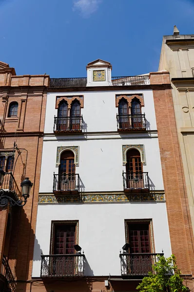 Edifícios históricos e monumentos de Sevilha, Espanha. Estilos arquitetônicos espanhóis de gótico e mudejar, barroco — Fotografia de Stock