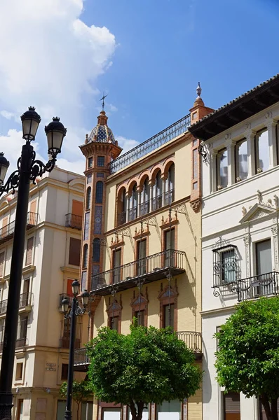 Edifícios históricos e monumentos de Sevilha, Espanha. Estilos arquitetônicos espanhóis de gótico e mudejar, barroco — Fotografia de Stock