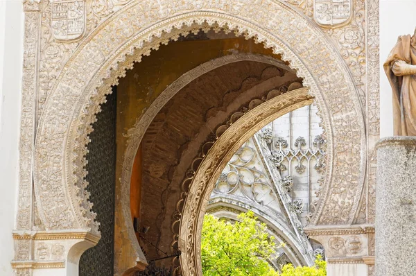 역사적인 건물 그리고 기념물 세비야, 스페인의. 대성당 드 산타 마리아 데 라 사무소. — 스톡 사진