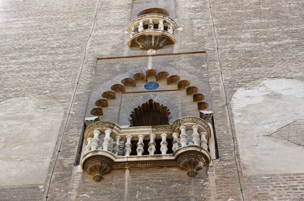 스페인 세비야의 역사적 인 건물 들 과 기념물들. 바로크, 고딕 양식 과 무데하르의 스페인 건축 양식 — 스톡 사진