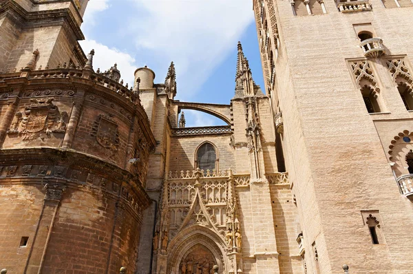 Zabytkowe budynki i pomniki, Sewilla, Hiszpania. Catedral de Santa Maria de la Sede. — Zdjęcie stockowe