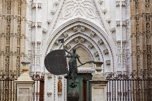 Historische gebouwen en monumenten van Sevilla, Spanje. Kathedraal van Santa Maria de la Sede. — Stockfoto