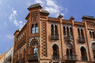 İspanya, Sevilla 'nın tarihi binaları ve anıtları. Gotik ve Mudejar, Barok 'un İspanyol mimari tarzları
