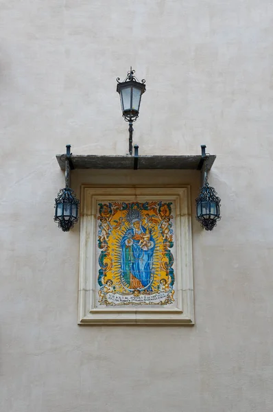 Historiska byggnader och monument i Sevilla, Spanien. Spanska arkitektoniska stilar av gotiska. Maria Magdalena — Stockfoto