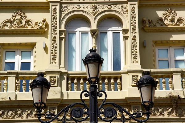 Edifícios históricos e monumentos de Sevilha, Espanha. Estilos arquitetônicos espanhóis de gótico e mudejar, barroco — Fotografia de Stock