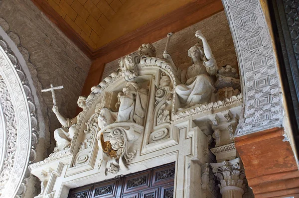 Historische Gebäude und Denkmäler von Sevilla, Spanien. Catedral de santa maria de la sede. — Stockfoto