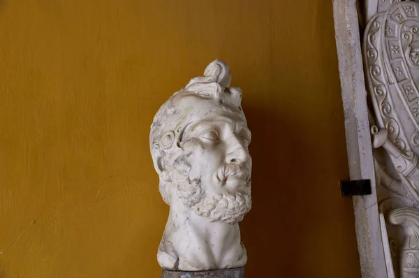 Historic buildings and monuments of Seville, Spain. Head. Statue. Marble. — Stock Photo, Image