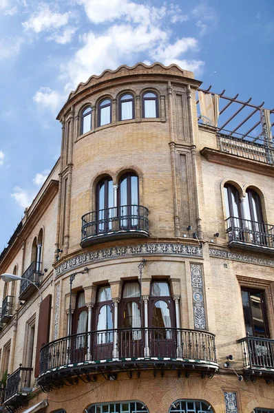 Исторические здания и памятники Севильи, Испания. Испанские архитектурные стили готики и мудежара, барокко — стоковое фото