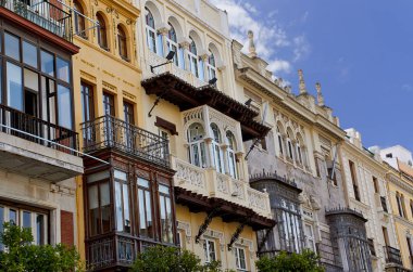 İspanya, Sevilla 'nın tarihi binaları ve anıtları. Gotik ve Mudejar, Barok 'un İspanyol mimari tarzları