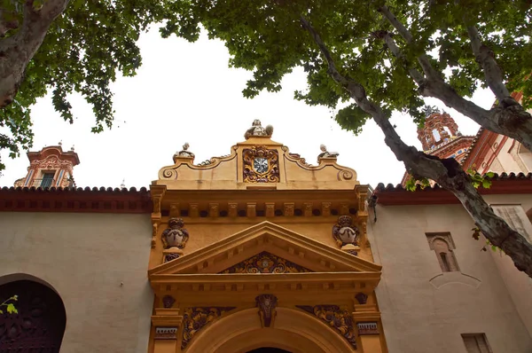 Tarihi binaları ve anıtlar, Seville, İspanya. Santa Maria Magdalena — Stok fotoğraf