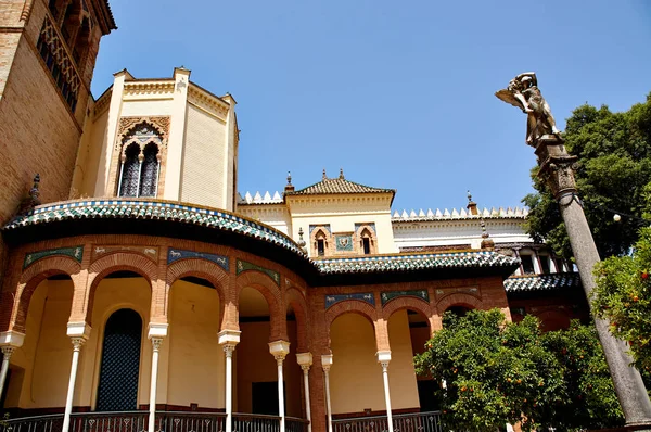 西班牙塞维利亚的历史建筑和纪念碑。哥特式和 Mudejar, 巴洛克 — 图库照片