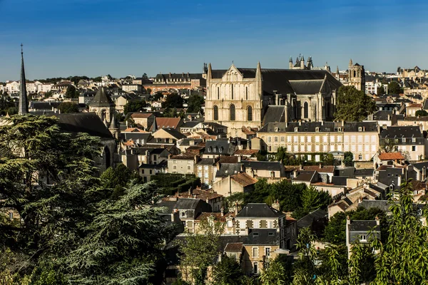 Cityscape of Poitiers at a summer day — Stock Photo, Image