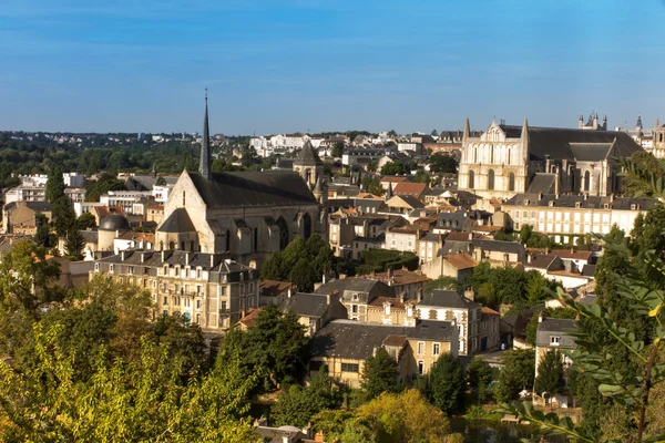 Cityscape of Poitiers at a summer day — Stock Photo, Image