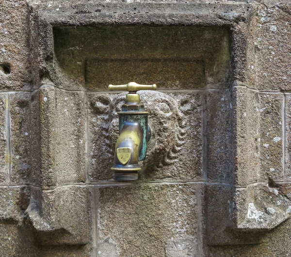 Ventil zum Wasser eingebaute dekorative Weise in der Wand, in th — Stockfoto