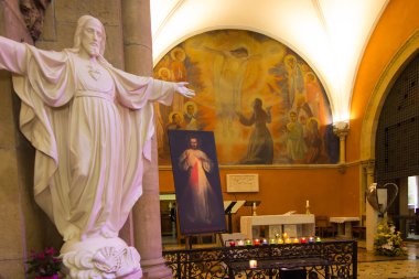 Paray Le Monial, Fransa - 13 Eylül 2016: Kilisenin içinde 