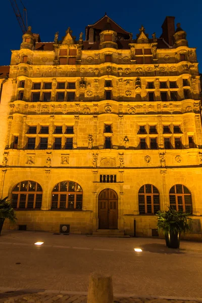 Историческое здание отеля Hotel de Ville в Paray Le Monial a — стоковое фото