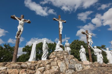 Çapraz ve Calvary yolu yıl önce St Louis Monfor tarafından inşa edilmiş.