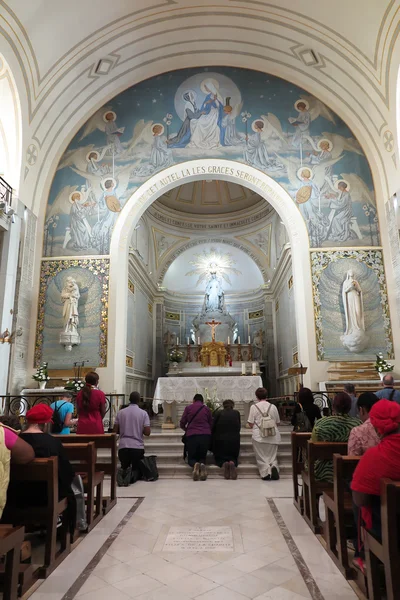 Paris, Fransa - 6 Eylül 2016: kilisenin mucizevi madalyasını Paris'te içinde, 