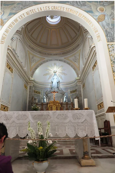 Paris, France - September 6, 2016: Inside the Church of the Miraculous Medal in Paris — Stock Photo, Image