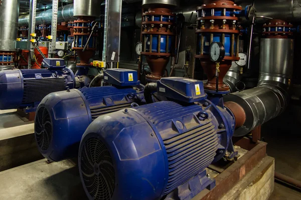 Verschillende waterpompen met elektromotoren — Stockfoto