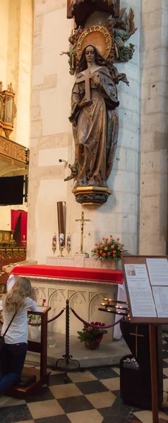 Cracovia, Polonia - 2 ottobre 2016: Statua di Santa Rita in Chiesa — Foto Stock