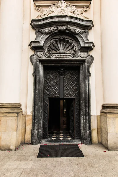Pauline Church on the Rock in Krakow,  door. — Stock Photo, Image