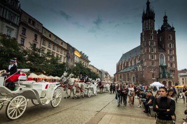 Krakow, Polonya - 2 Ekim 2016: Ana Pazar Cracow Meydanı 